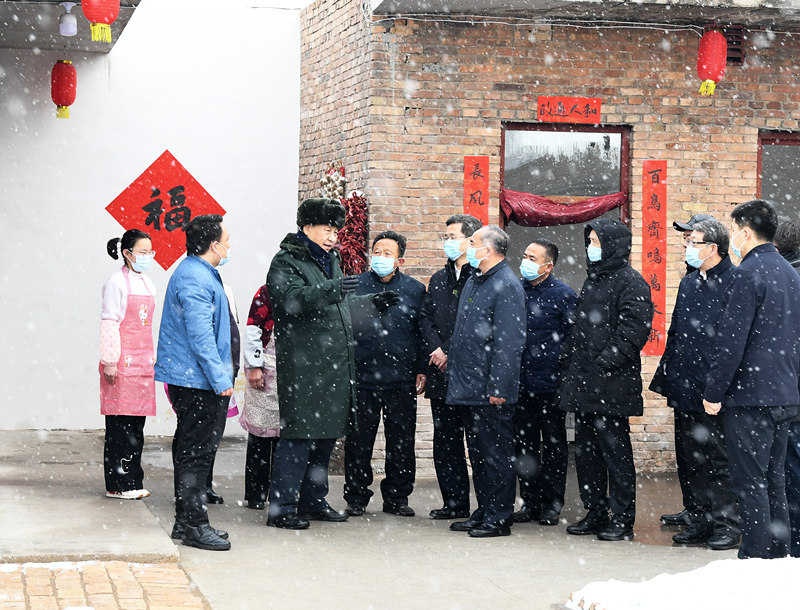 2022年1月26日，習(xí)近平總書記在山西霍州馮南垣村受災(zāi)村民師紅兵家看望。