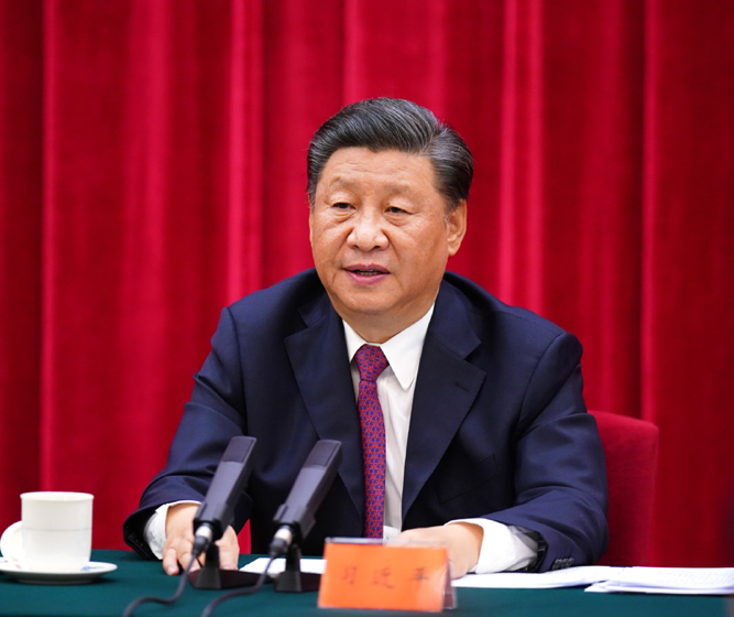 2020年9月3日下午，中共中央、國務(wù)院、中央軍委在北京人民大會(huì)堂舉行座談會(huì)，紀(jì)念中國人民抗日戰(zhàn)爭暨世界反法西斯戰(zhàn)爭勝利75周年。中共中央總書記、國家主席、中央軍委主席習(xí)近平出席座談會(huì)并發(fā)表重要講話。新華社記者 謝環(huán)馳 攝