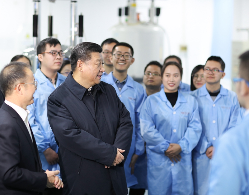 2019年1月17日，習(xí)近平在天津南開大學(xué)元素有機(jī)化學(xué)國家重點實驗室同師生親切交流。